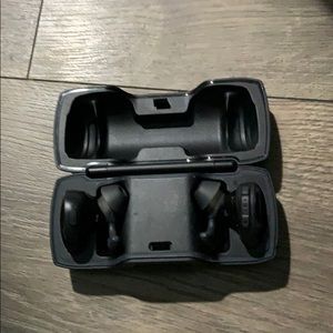 Black Bose wireless headphones